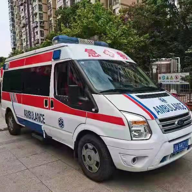 本号镇长途救护车护送病人返乡